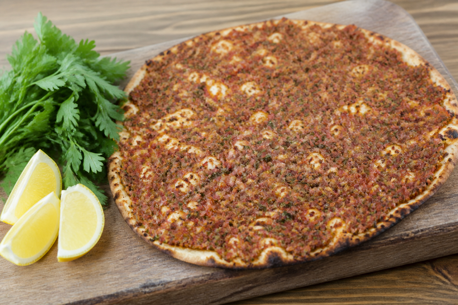 Evde Çıtır Lahmacun Nasıl Yapılır? (Tam Ölçülü)